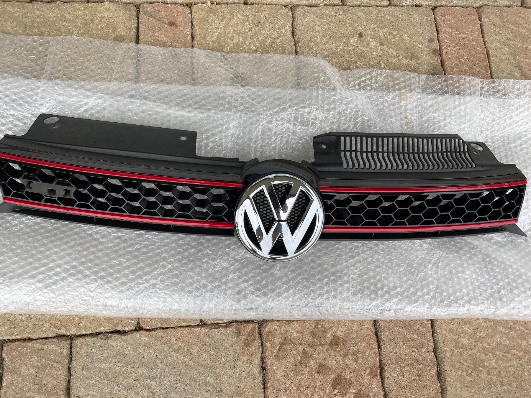 Volkswagen Alle Autoersatzteile: Kühlergrill Golf 6 GTI – Gebraucht aus Beromünster von