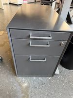 Schreibtischkorpus massiv aus Metall