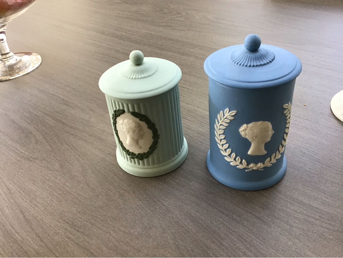 Tutte le decorazioni: Vasen – Usato da Plan-les-Ouates venduto da Cassero 3