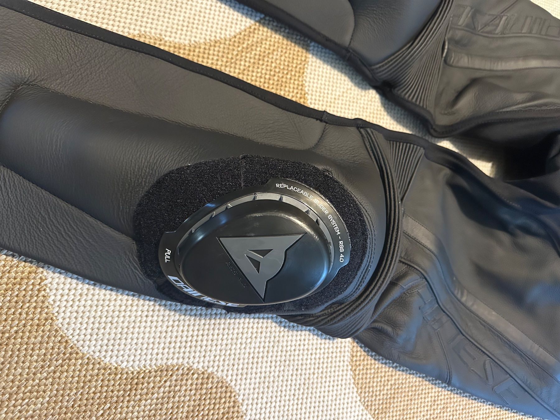 Dainese Pantaloni: DAINESE Lederhose Delta 4 grösse 54 – Usato da Rickenbach LU venduto da reachthesky 1