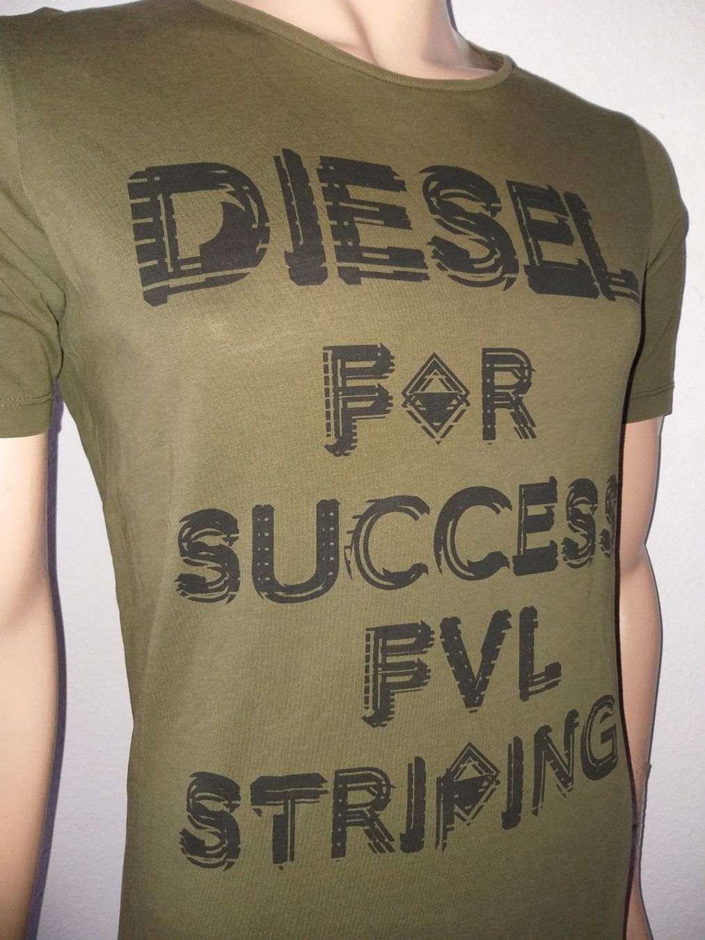 Diesel T-shirt: DIESEL T-shirt taille / Grosse S – Usato da Cossonay-ville venduto da Super-Price-Quality 3