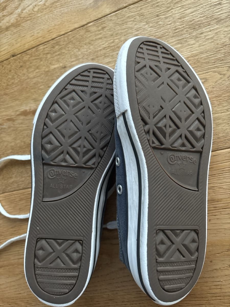 Converse Scarpe da uomo: Converse All Stars, Gr. 35, dunkelblau – Usato da Wilen b. Wil venduto da b-mountain 3