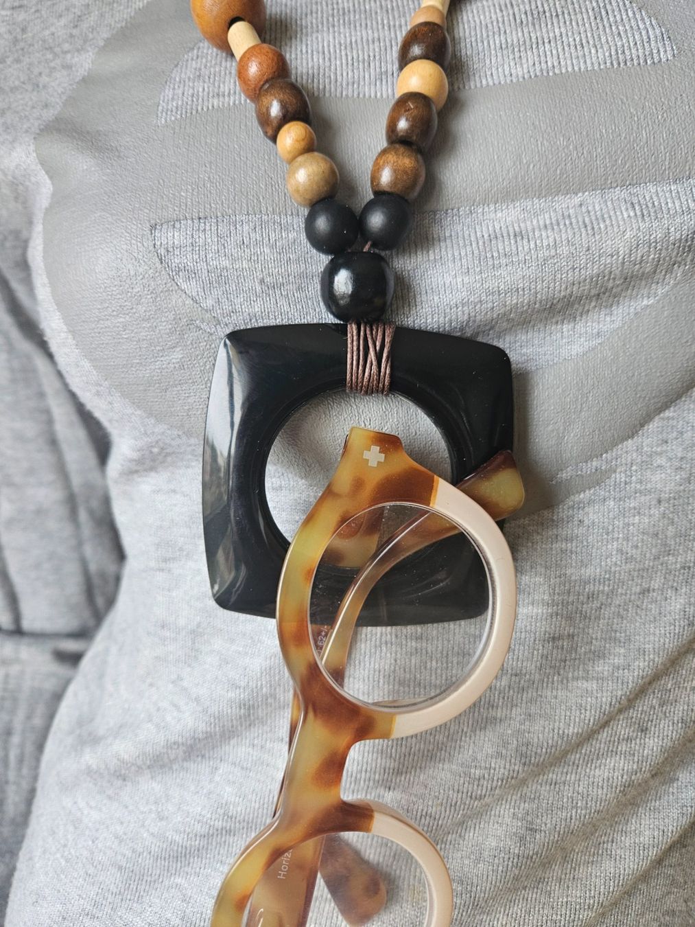 Catenine: collier porte lunettes perles bois – Nuovo e nell'imballaggio originale da Thônex venduto da lacomtessedesfees 1