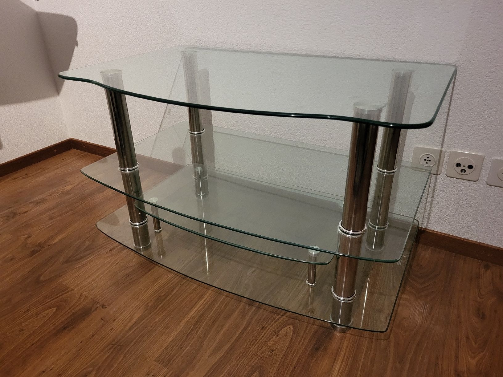Mobili TV: TV oder PC Glas Tisch mit 4 Tablaren – Usato da Wolfenschiessen venduto da daniwo 2