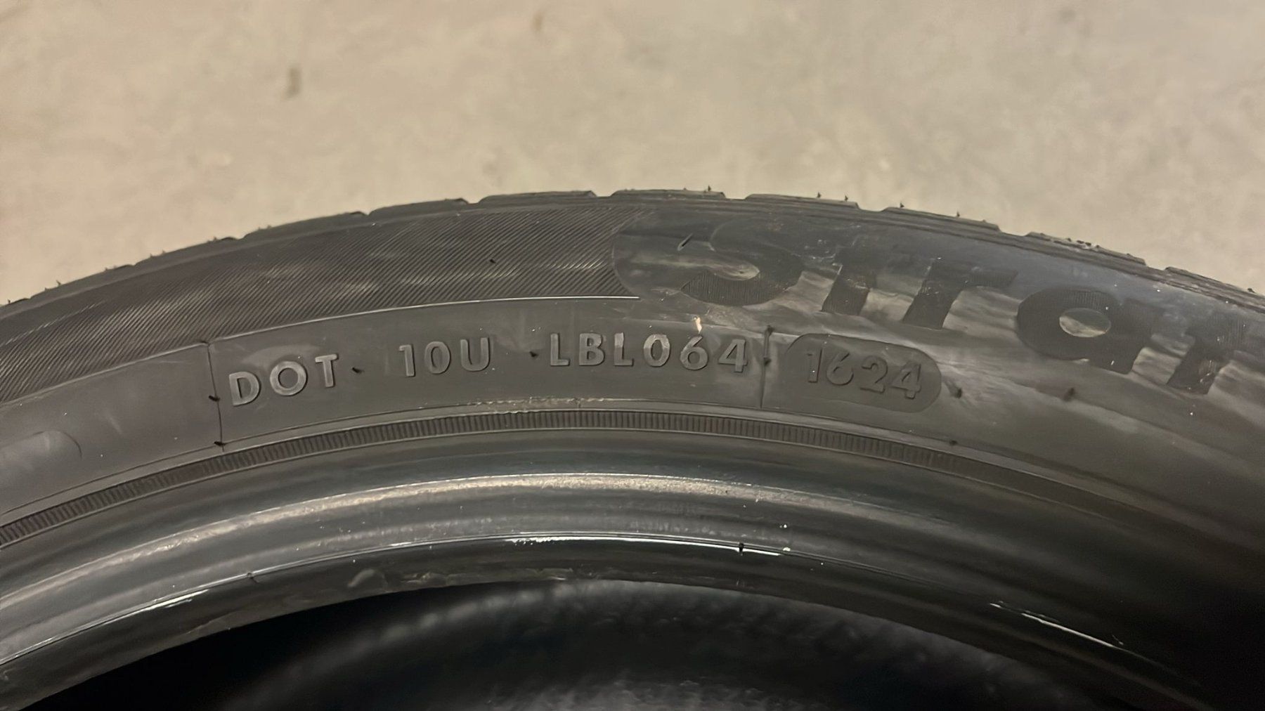 Pneumatici & Ruote complete: Winterpneu 275/40R20 – Usato da Bilten venduto da Porsche037
