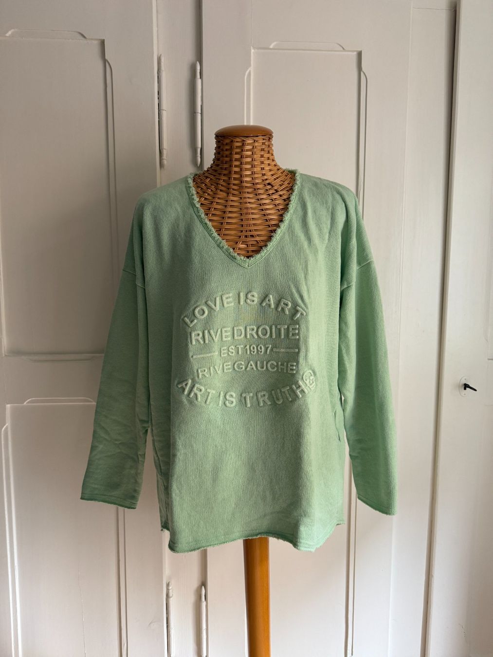 Pullover & Sweatshirts: ZWILLINGSHERZ - Sweatshirt hellgrün L/XL – Gebraucht aus Zürich von Diazaio
