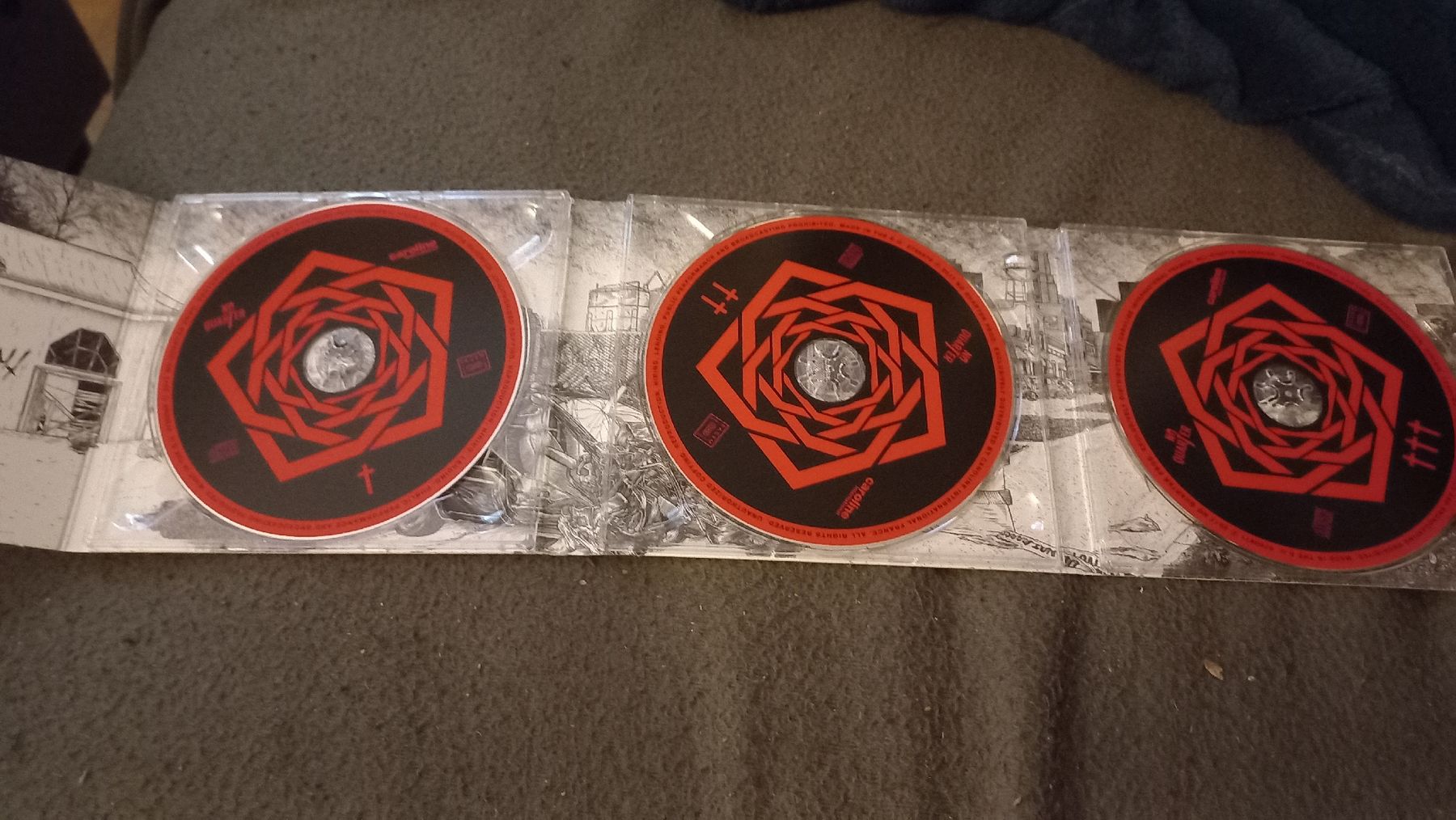 CD: Carpenter Brut Trilogy 3×CD Digipack  – Usato da Olten venduto da Donatello1984 2