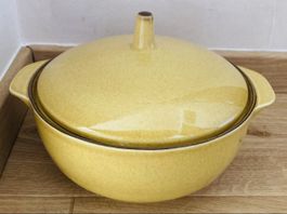 Belle soupière vintage en céramique jaune 