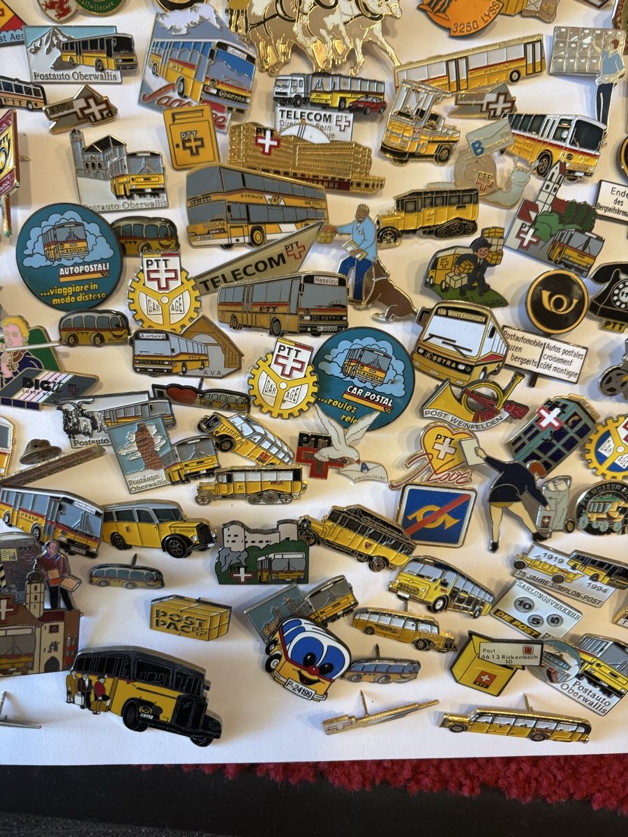 Broschen & Nadeln: Mehr als 140 Post Pins  – Gebraucht aus Murten von Tzaugg 5