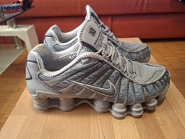 Nike Shox  – Gr. 40,5 – Wolf Grey / Iron Grey