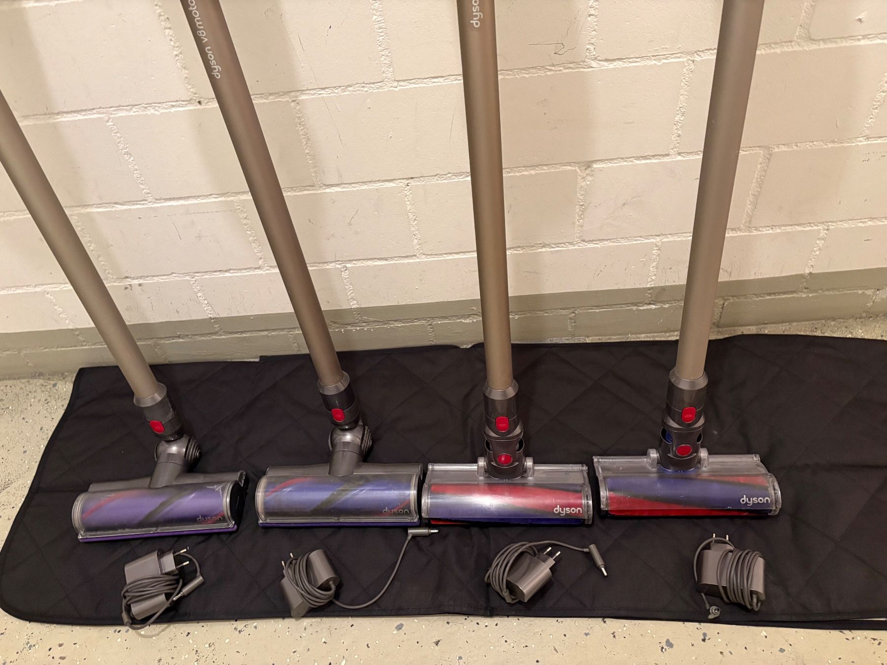 Dyson Aspirapolveri & Accessori: Dyson V8 absolut Handstaubsauger – Usato da Lausen venduto da sen_jm7c 3