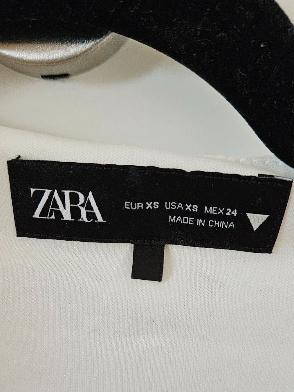 Zara Camicette: Silberner Zara Body mit Strass & Wasserfall-Ausschnitt – Usato da Binningen venduto da lar_9qmr 2