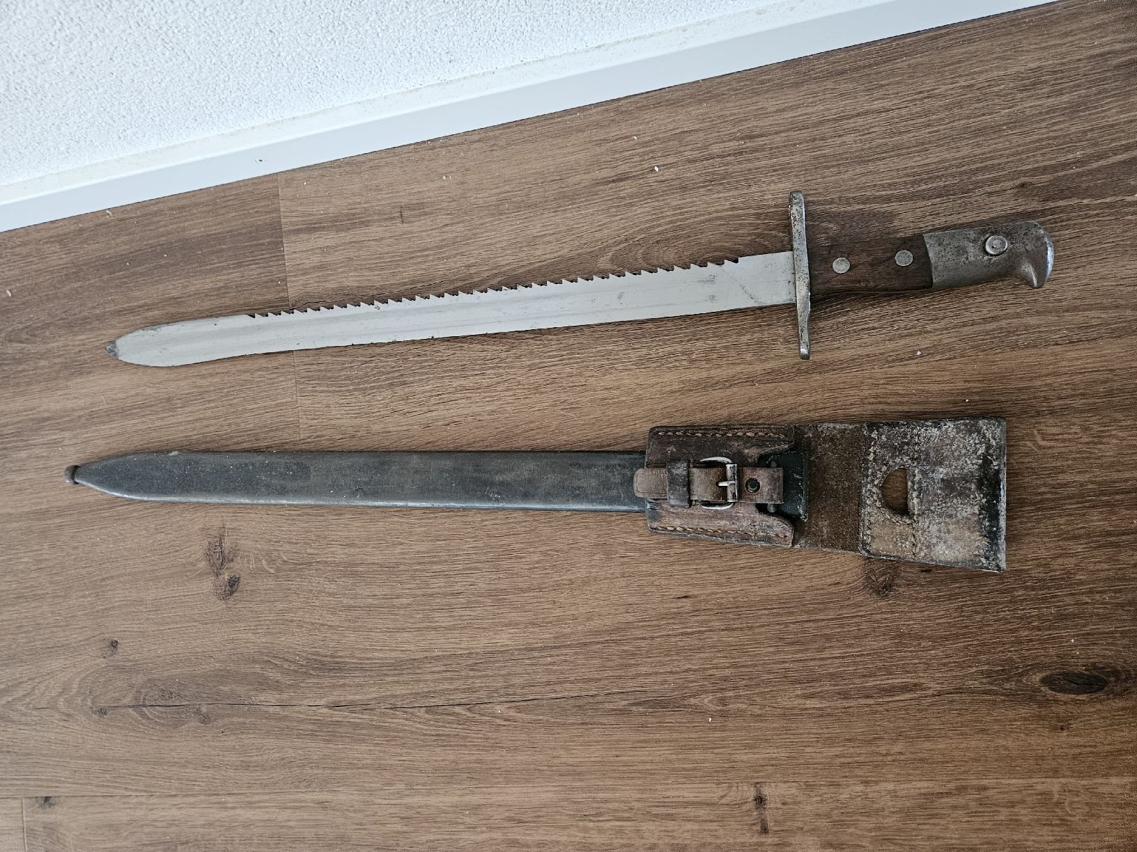Schweizer Armee Armi bianche: Sägebajonett – Usato da Hasle b. Burgdorf venduto da mir_qk9d 1