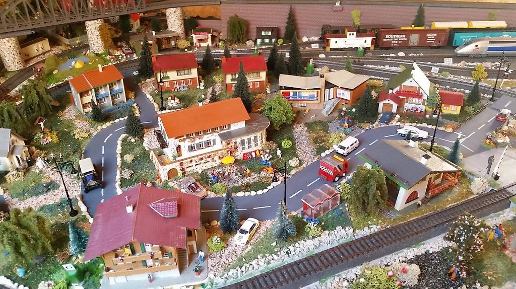 Modellini di ferrovie: Maquette de train Märklin Prix à discuté – Nuovo e nell'imballaggio originale da  venduto da  4