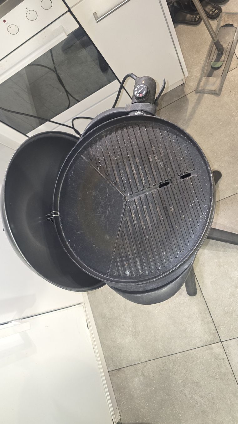 Grils: Electric Grill with Stand used condition – D'occasion à Pully par car_72x7 1