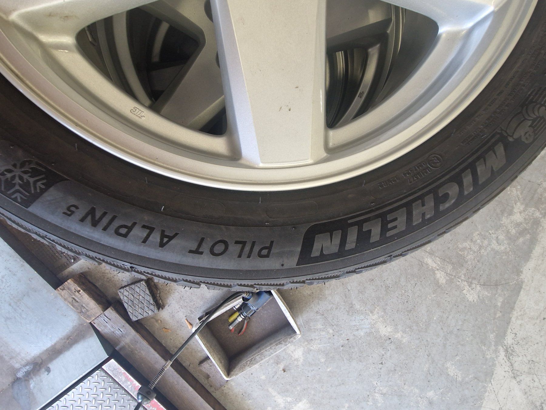 Pneumatici & Ruote complete: Winterräder Jeep 18" – Usato da Meilen venduto da Schruubetoni 2