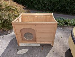 Haus aus Holz für Tiere / Katzen und Hunde