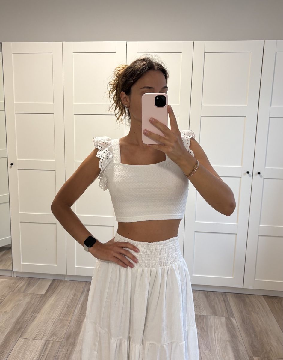 Top: Weißes Crop Top mit Rüschen Gr. S – Nuovo (secondo la descrizione) da Richterswil venduto da ViviKiKo