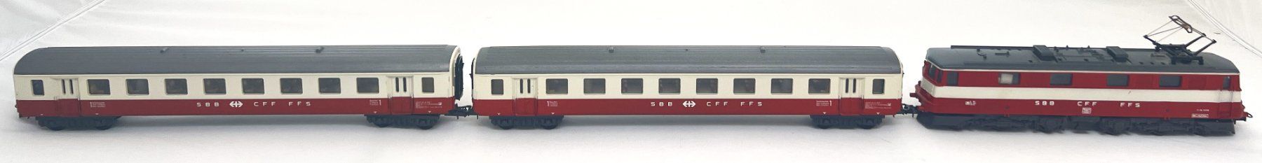 Lima Modelleisenbahnen: Lok mit zwei Wagen von Lima – Defekt aus Zürich von Drahtzug