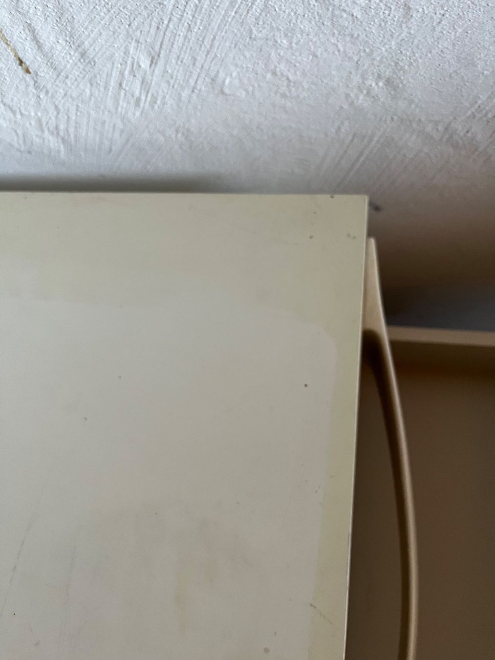 Cassettiere: Retro Kommode weiss mit 6 Schubladen, gebraucht – Usato da Buttisholz venduto da qeep 3