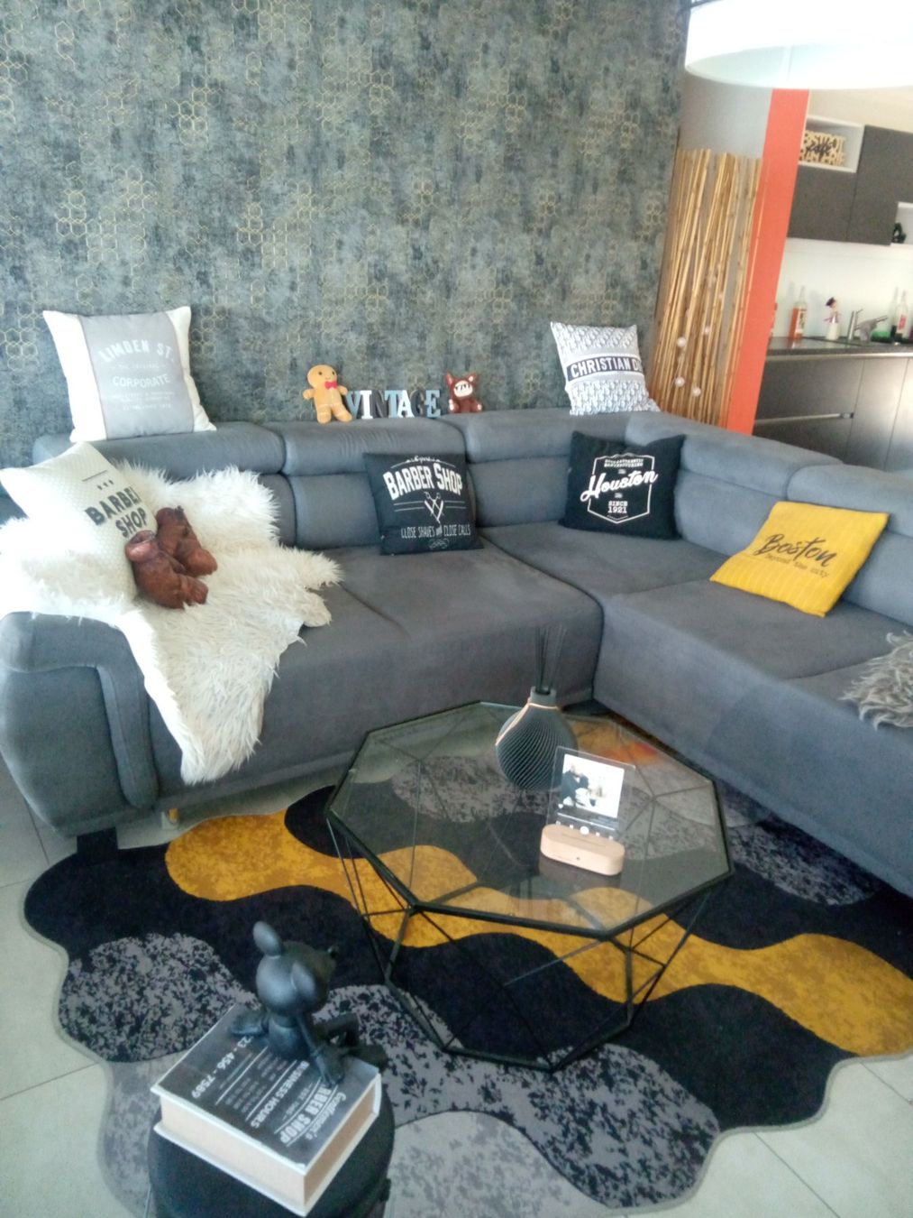 Divani: Magnifique canapé gris tendance – Usato da Colombier NE venduto da Ladym3