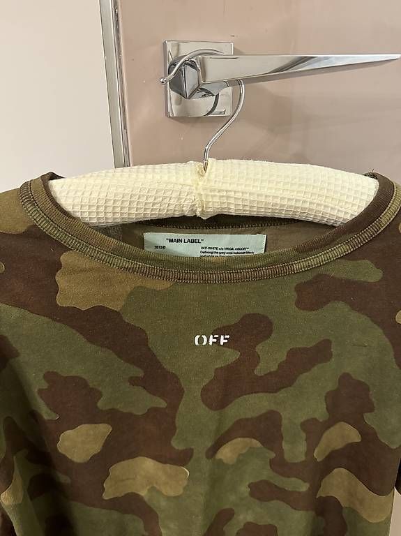 Off-White T-shirt: T-Shirt Off-White – Usato da lugano venduto da xen_q9zz 1