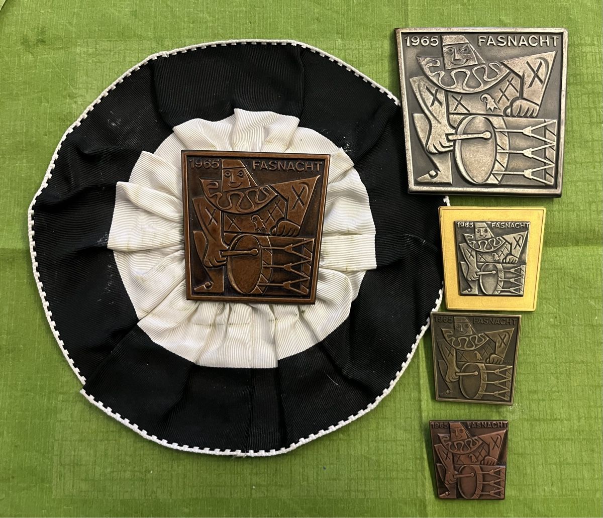Placchette & Badge: Basel 1965 Fasnachtsplaketten – Usato da Itingen venduto da Bebbi6569