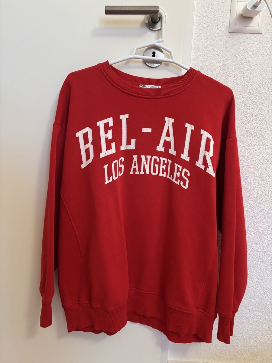 Zara Pullover & Sweatshirts: Pullover rot, Grösse S Oversized Look, Zara – Gebraucht aus Uttwil von loe_f7cd 1