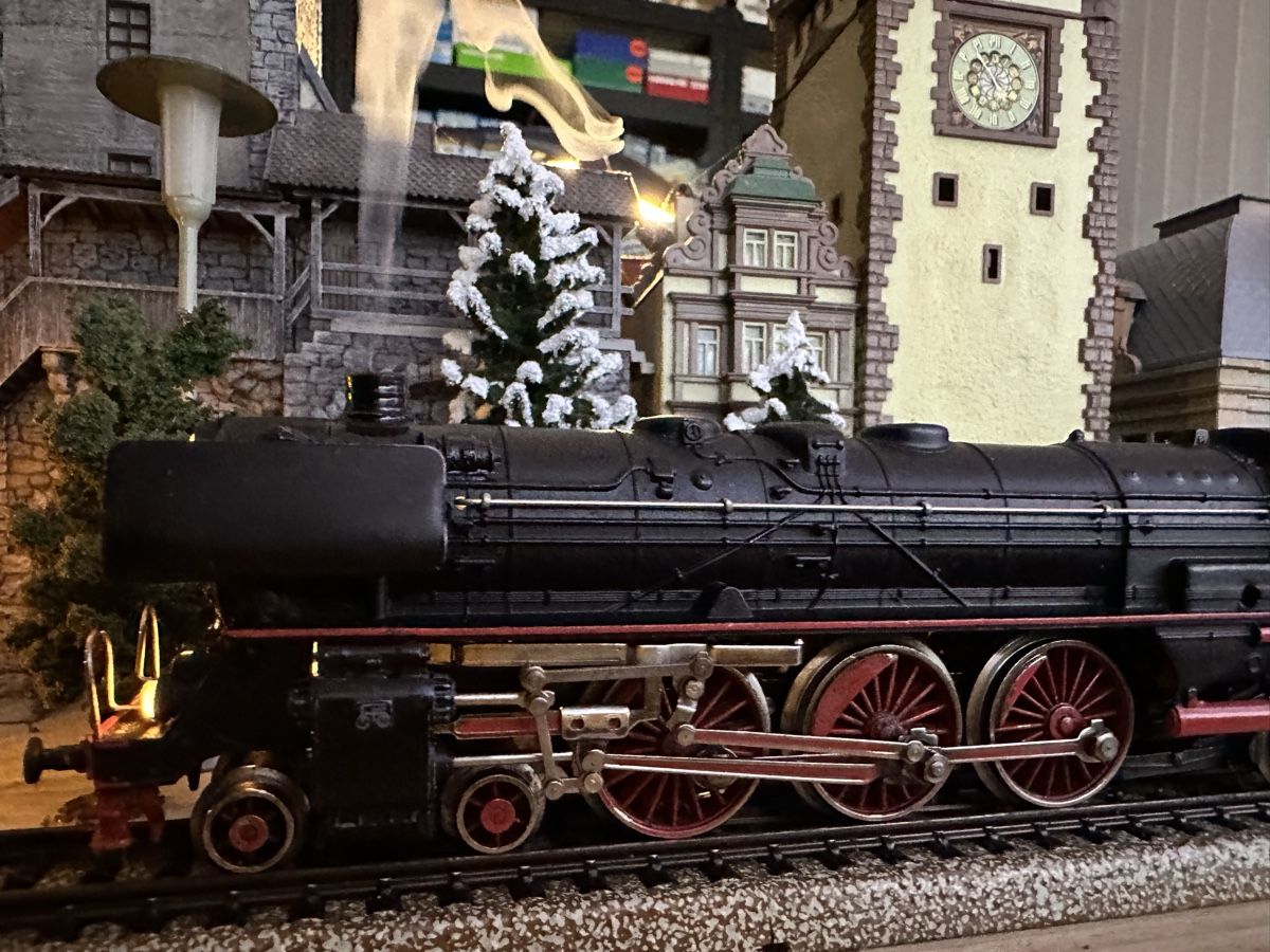 Märklin Modellini di ferrovie: Märklin 3048 DB BR 01 – Usato da Lupsingen venduto da New-Haven 1