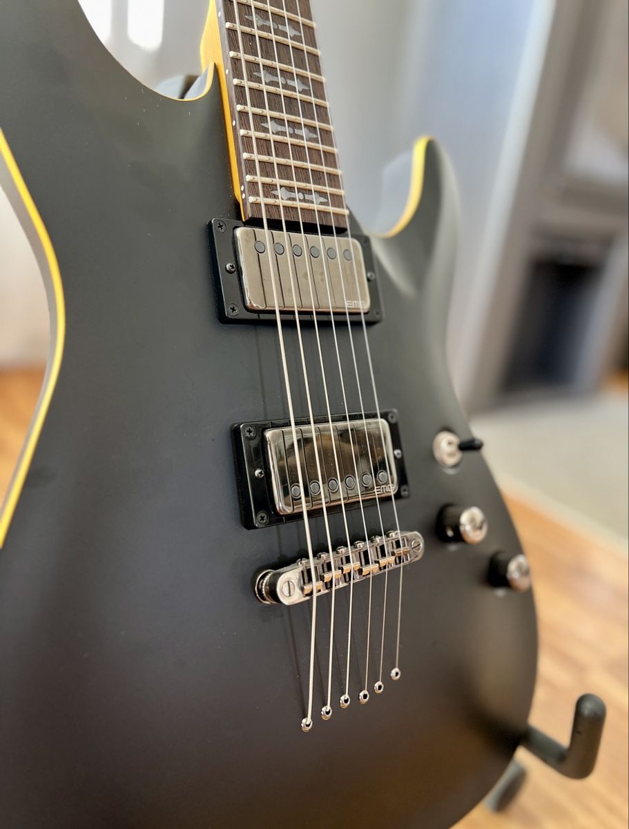 Schecter Musikinstrumente: Schecter Demon6+EMG James Hetfield Active Pickups – Gebraucht aus Netstal von antology 1