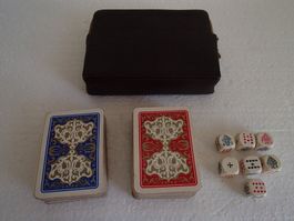 Vintage Pokerspielkarten und Würfel