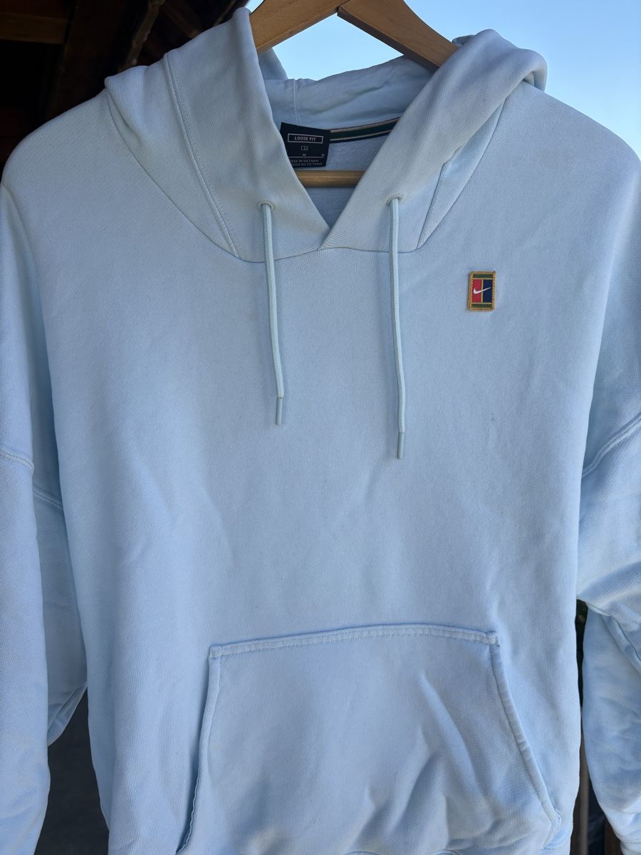 Nike Maglioni & Felpe: Kapuzenpullover Nike Tennis Grösse M hellblau Loose Fit – Nuovo (secondo la descrizione) da Belpberg venduto da mes_55s8