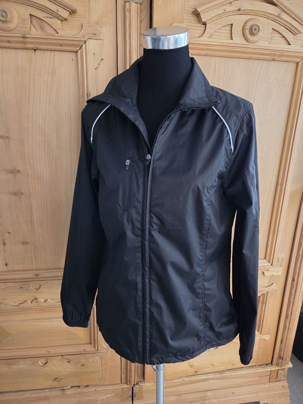 H&M Giacche: schöne Windjacke, Jacke, H&M sport – Nuovo (secondo la descrizione) da Wiesendangen venduto da Sinhuk 1