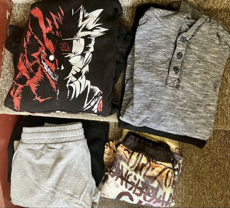 Kleidersack ca Größe ca 158-170, mit Naruto-Pulli, Badehose