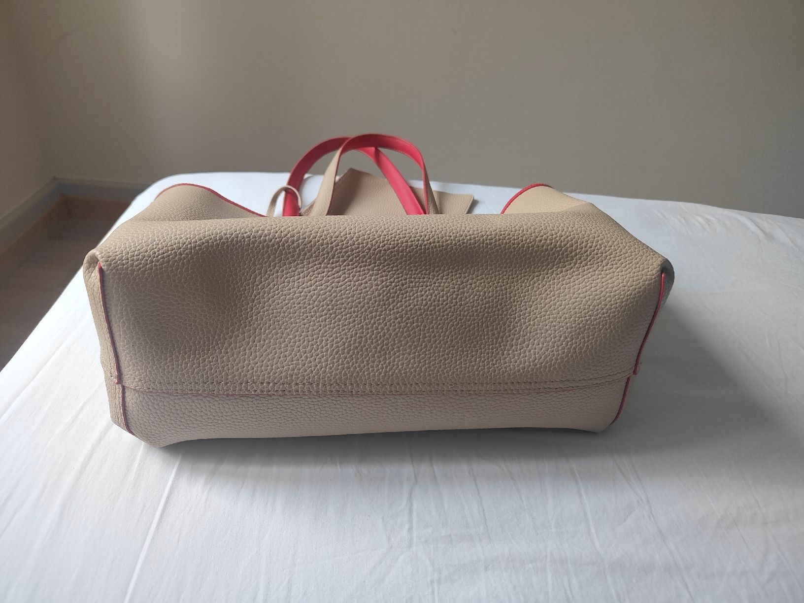 Lacoste Taschen für Damen: Sac cabas Lacoste réversible beige et rouge. – Neu (gemäss Beschreibung) aus Biel/Bienne von Edi5Roli3 4