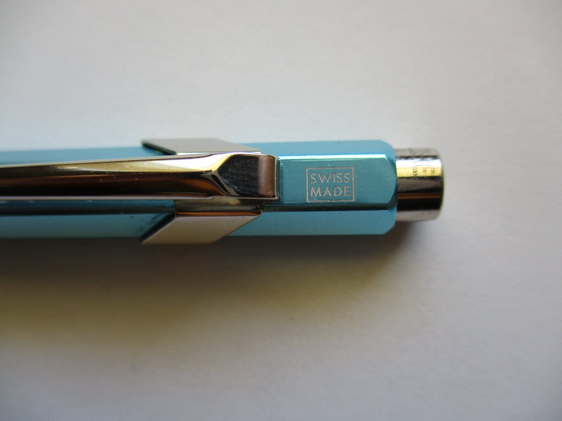 Caran D'Ache Penna & Evidenziatori: Stylo Caran d'Ache 849 turquoise – Usato da La Sarraz venduto da vic_v6kz 2