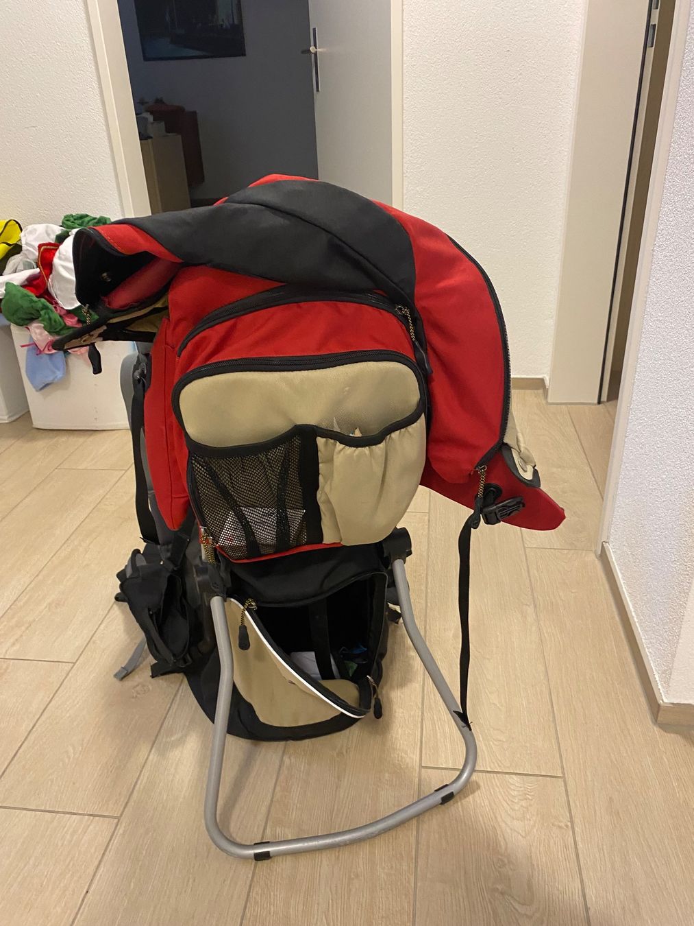 Jack Wolfskin Zaini: Jack Wolfskin Kindertrage Rucksack – Usato da Eschlikon TG venduto da laa_fv7d 3