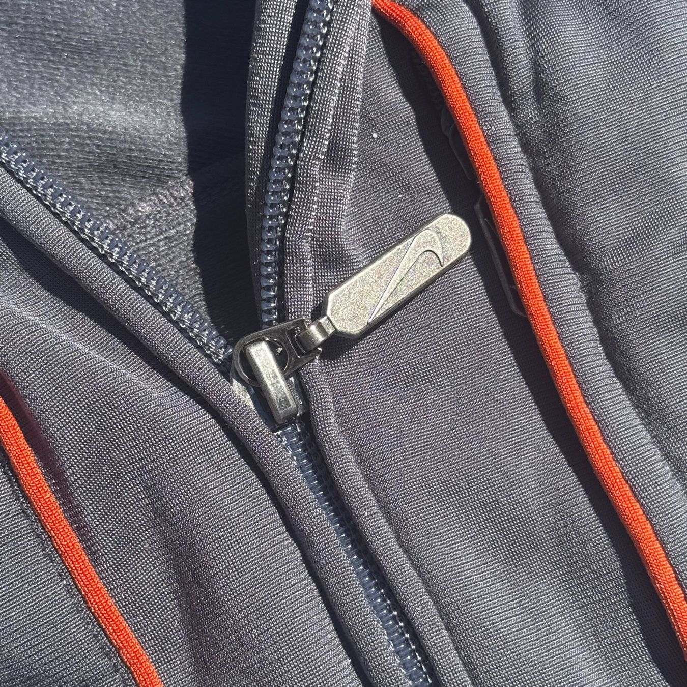 Nike Giacche: Nike 00s streetwear track jacket grey tech grau jacke pull – Usato da St. Gallen venduto da sourced_limited 3