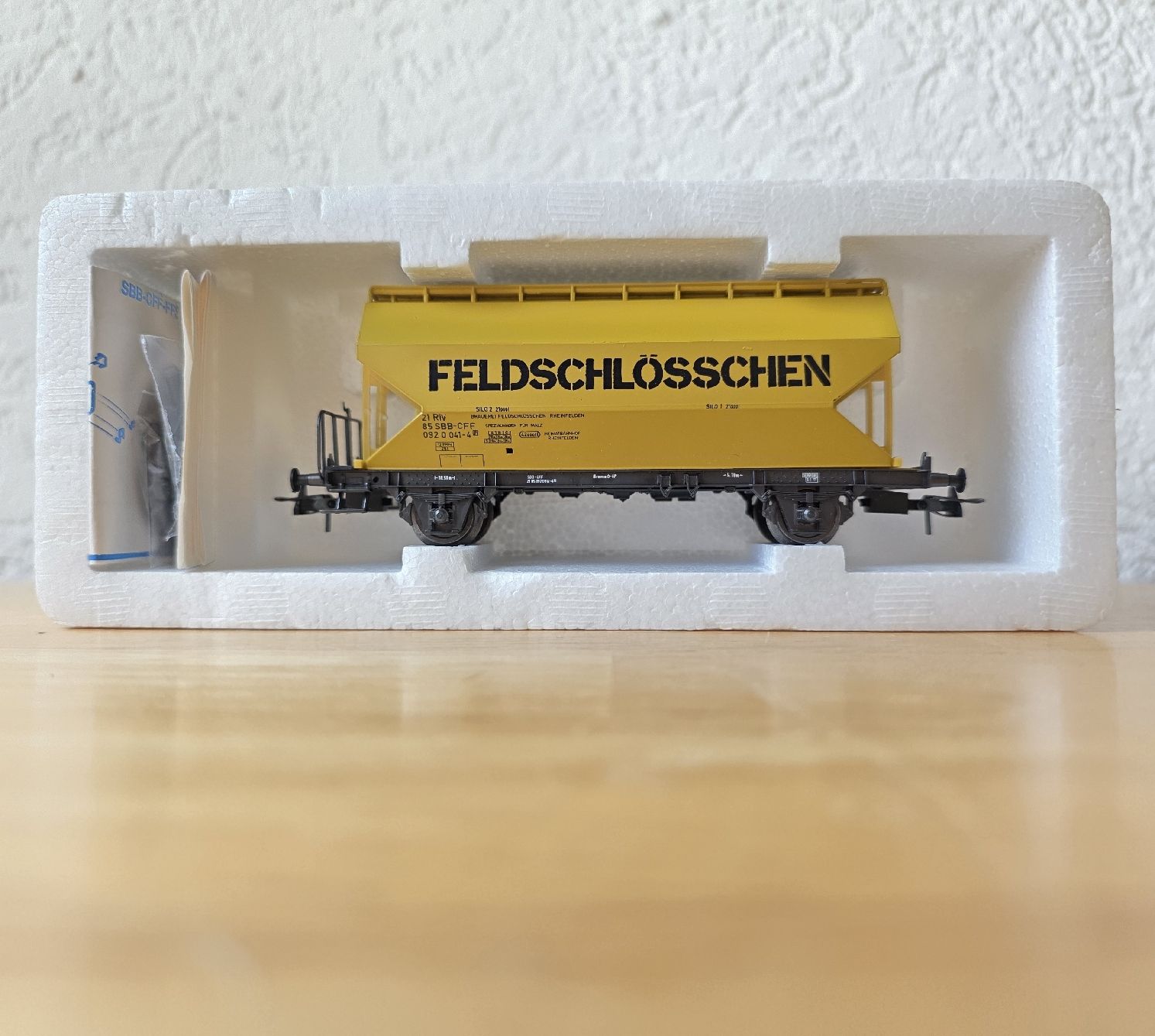 Roco Modellini di ferrovie: Feldschlösschen Güterwagen Roco 46392 H0 – Usato da Männedorf venduto da Modell-Spezialisten 4