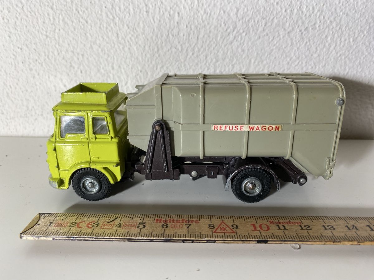 Dinky Toys Modellini d'auto: Dinky Toys Müllwagen – Usato da Winterthur venduto da ben_9vxx