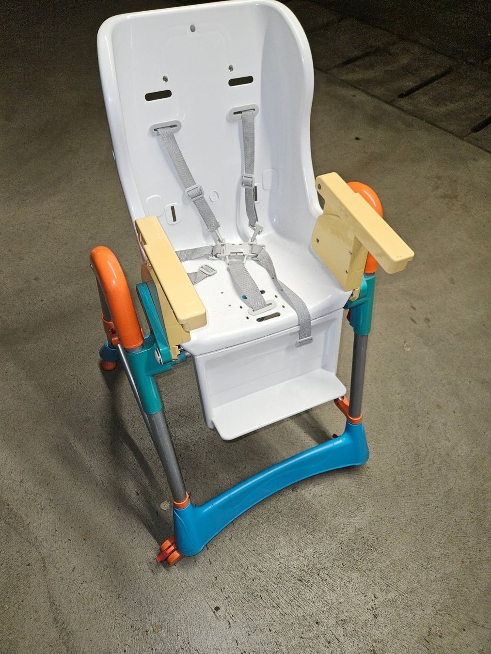 Chaises hautes: Kinderhochsitz – D'occasion à Reinach BL par zimbu2004
