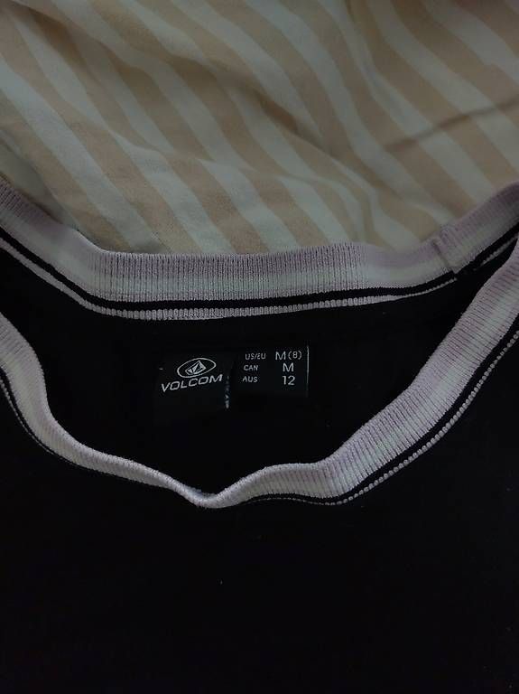 Volcom T-shirt: Volcom T-shirt Crop Taille M – Nuovo (secondo la descrizione) da Morges venduto da L_6688 4