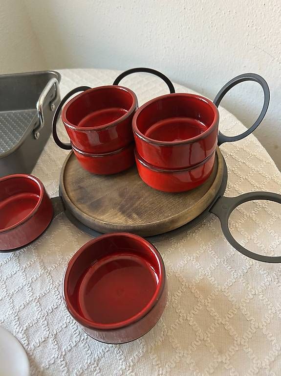 Geschirrsets: Backblech, Vasen, Krug, Figur, gemischtes Set (Fondue) – Gebraucht aus Bütschwil von Mariia_Ch221 2