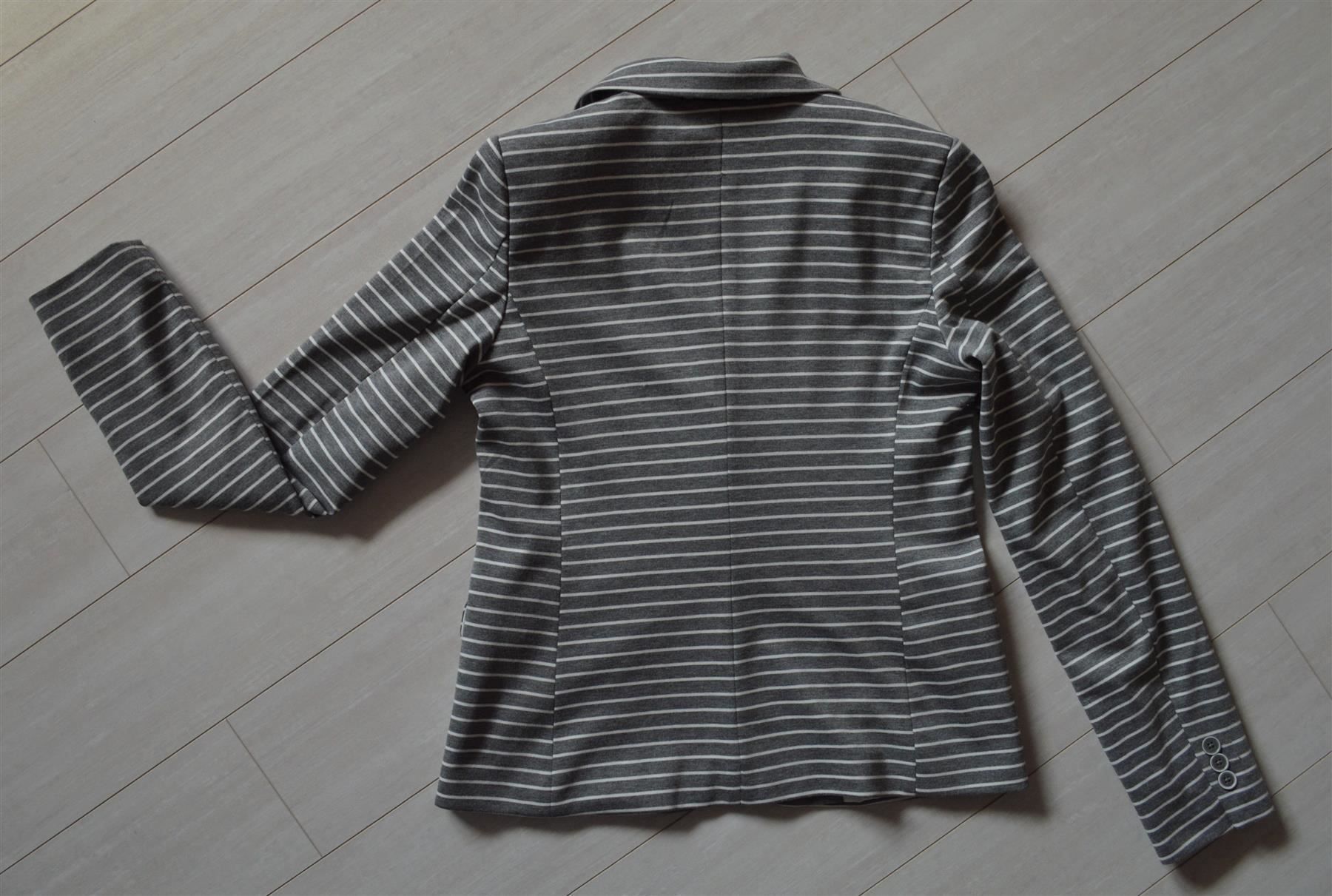 Giacche: Sweatjacke - Blazer Grösse 36 / neuwertig – Nuovo (secondo la descrizione) da Einigen venduto da Pretorius66 7