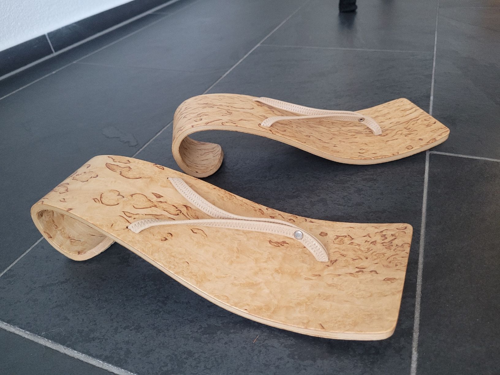 Chaussures femmes: Design Flipflop aus Holz – Neuf (Voir description) à Studen BE par claudia.82