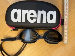 Schwimmbrille Speedo und Aufbewahrungstasche