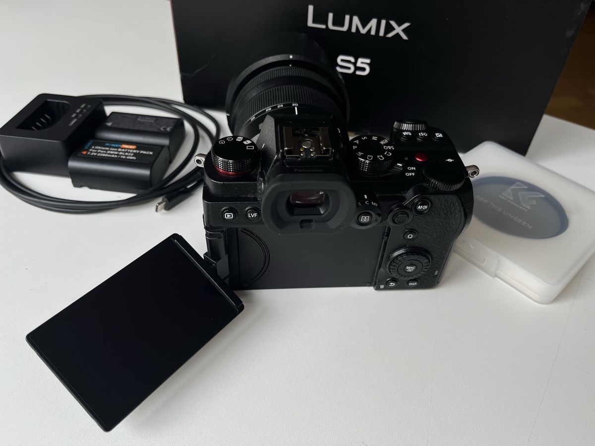 Panasonic Fotocamera: Panasonic Lumix S5 Kit – Nuovo (secondo la descrizione) da Zürich venduto da jan_nh79 1