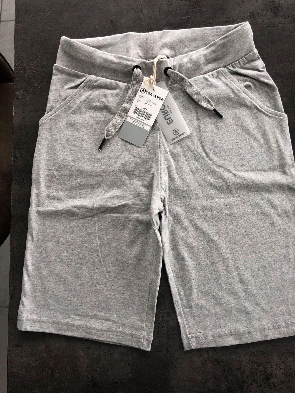 Pantaloni: Converse Shorts Boy, Hellgrau, Gr. 152 – Nuovo e nell'imballaggio originale da Rorbas venduto da binajas