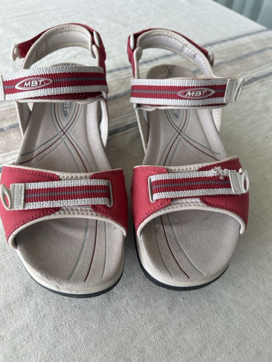 MBT Chaussures femmes: MBT sandale  – Défectueux à Erlinsbach par MM59