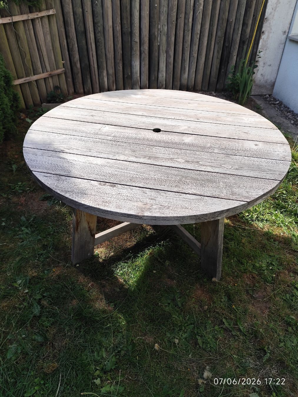 Tische: Holztisch – Gebraucht aus Volketswil von Dabegueter 1